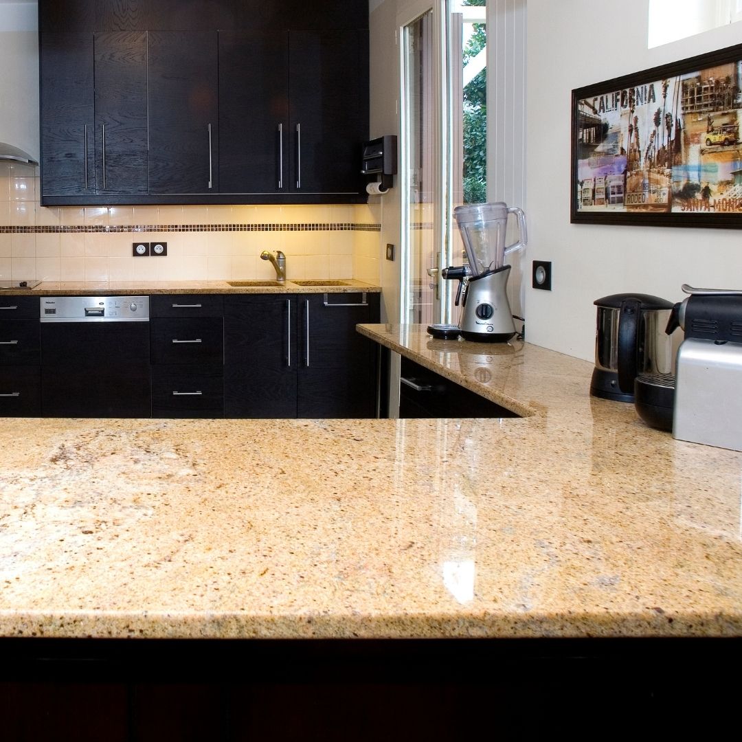 Granit Madurai gold dark