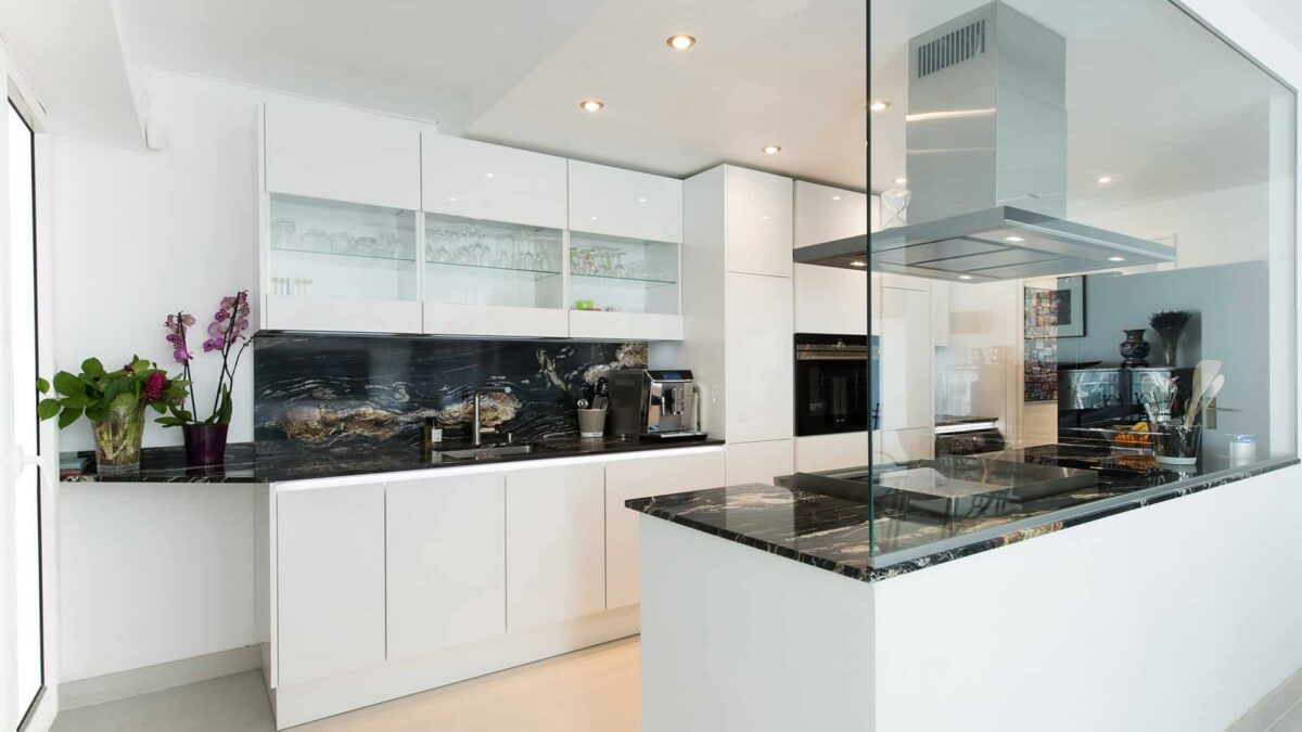 Cuisine avec plan de travail en granit Black Fusion du Brésil