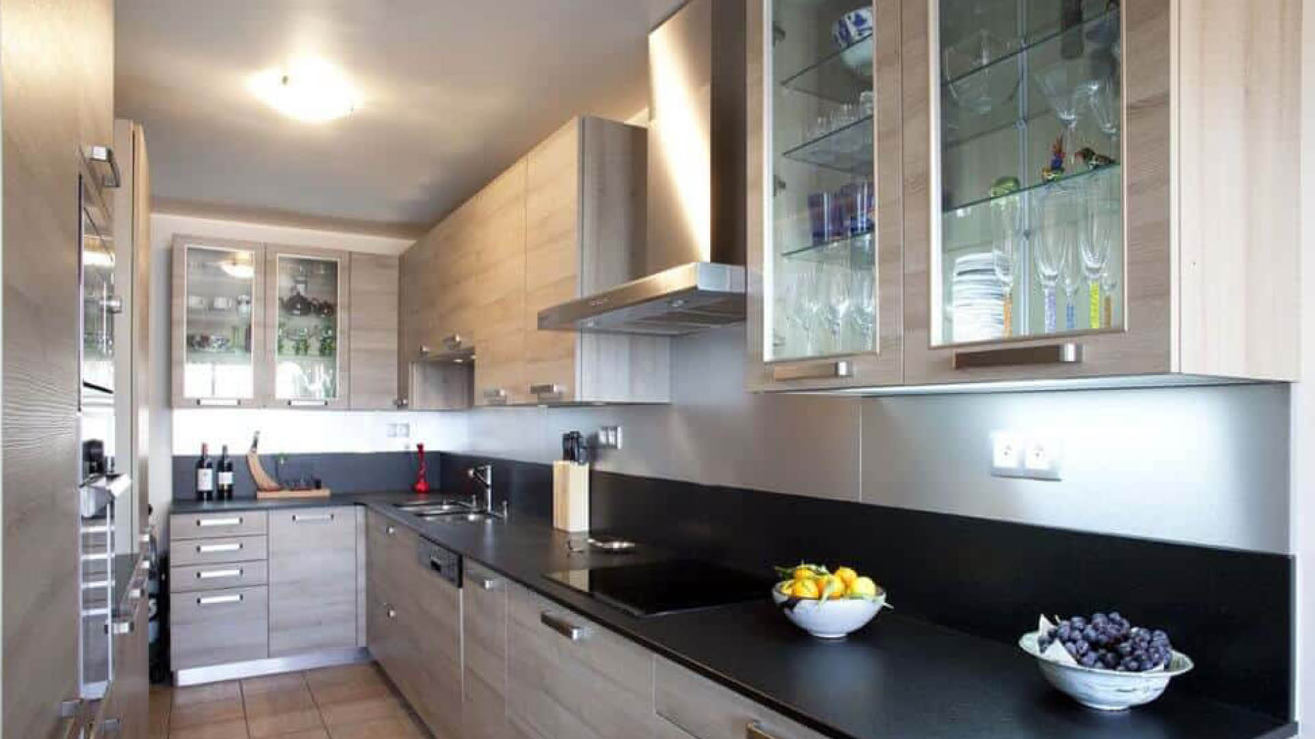 Granit noir effet cuir