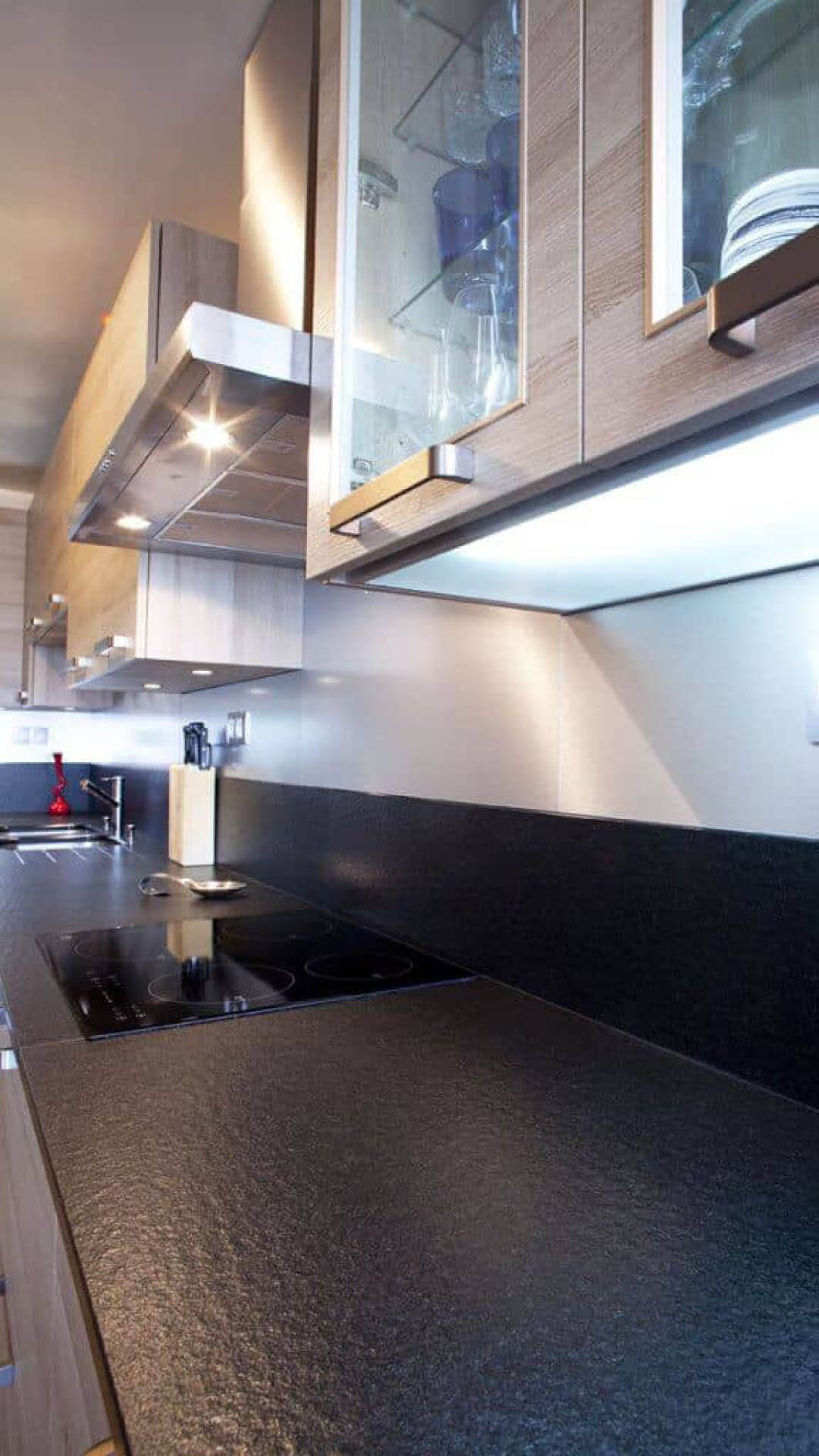 Granit noir effet cuir