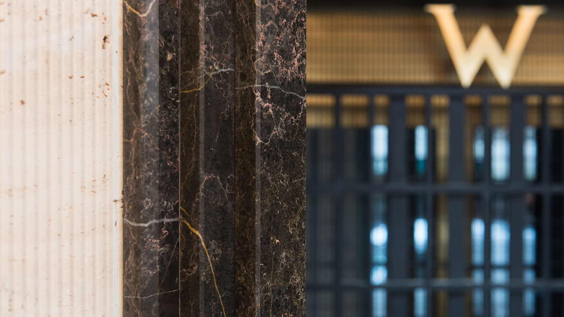 Travertin Aklabastino et marbre Saint Laurent