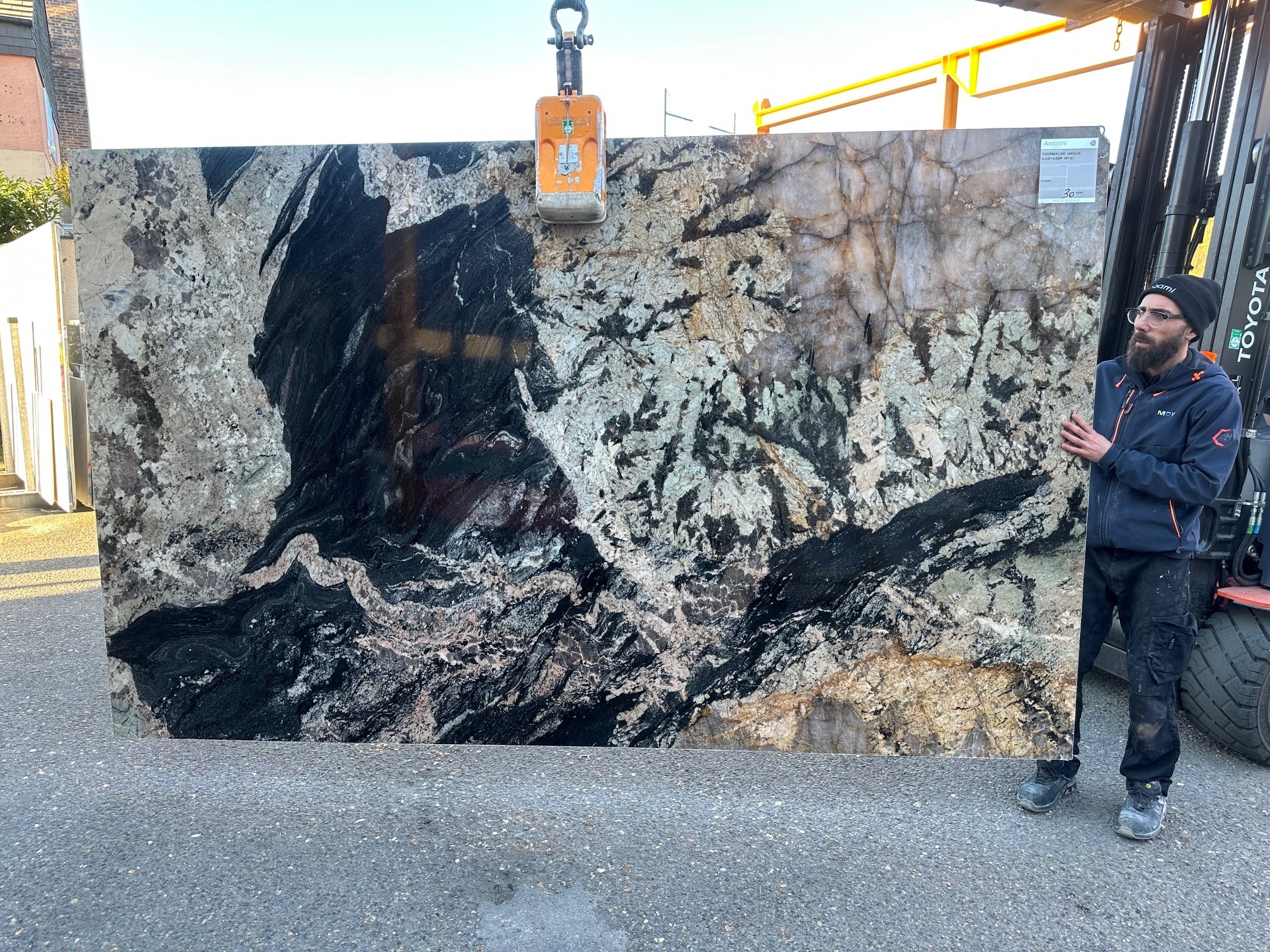 Granit TOURMALINE UNIQUE EXTRA Livre ouvert